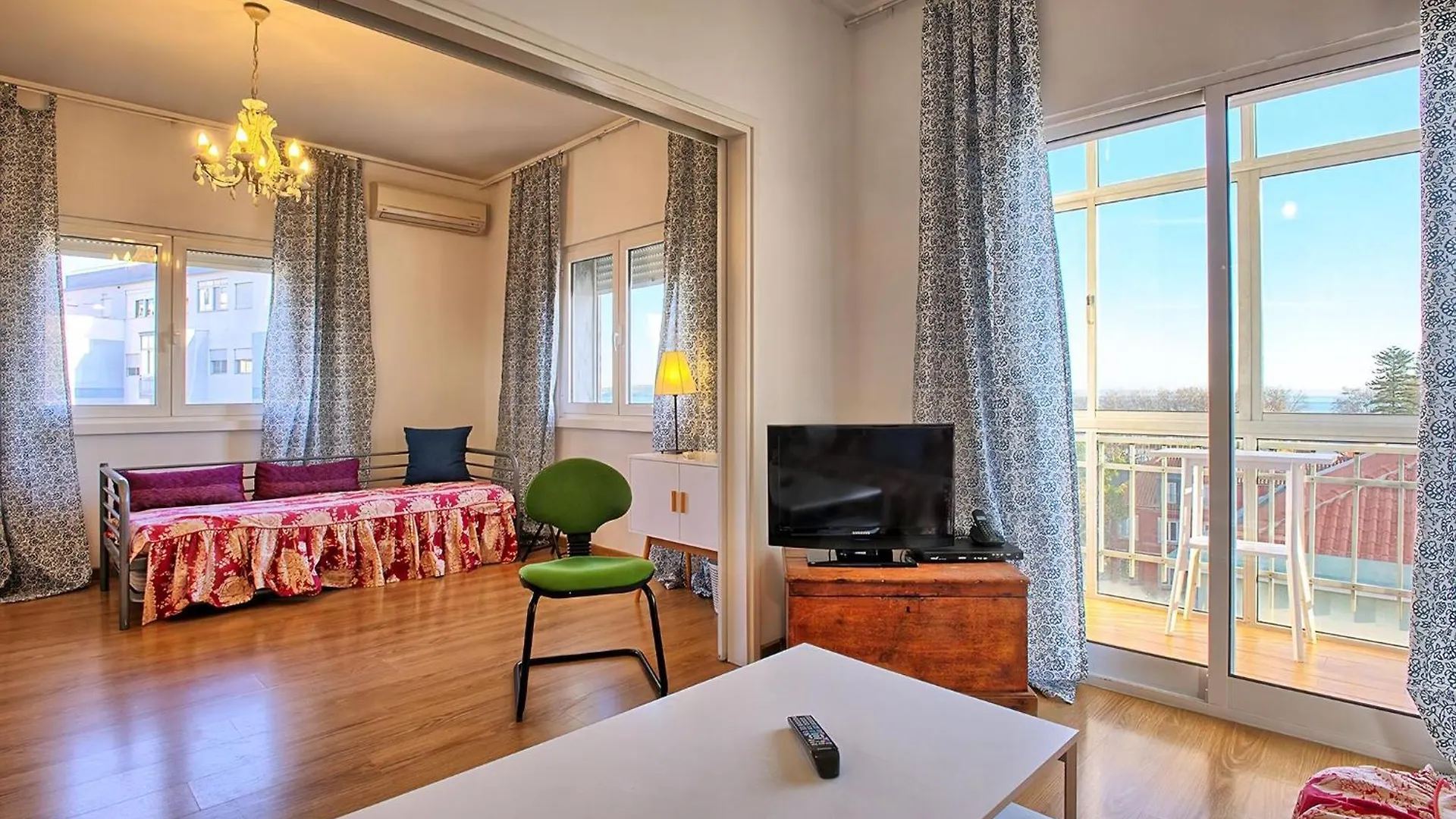 Apartment Studio Fuer 7 Personenund 1 Kind In Paco De Arcos, Regiao De Lisboa Costa Do Estoril Portugal