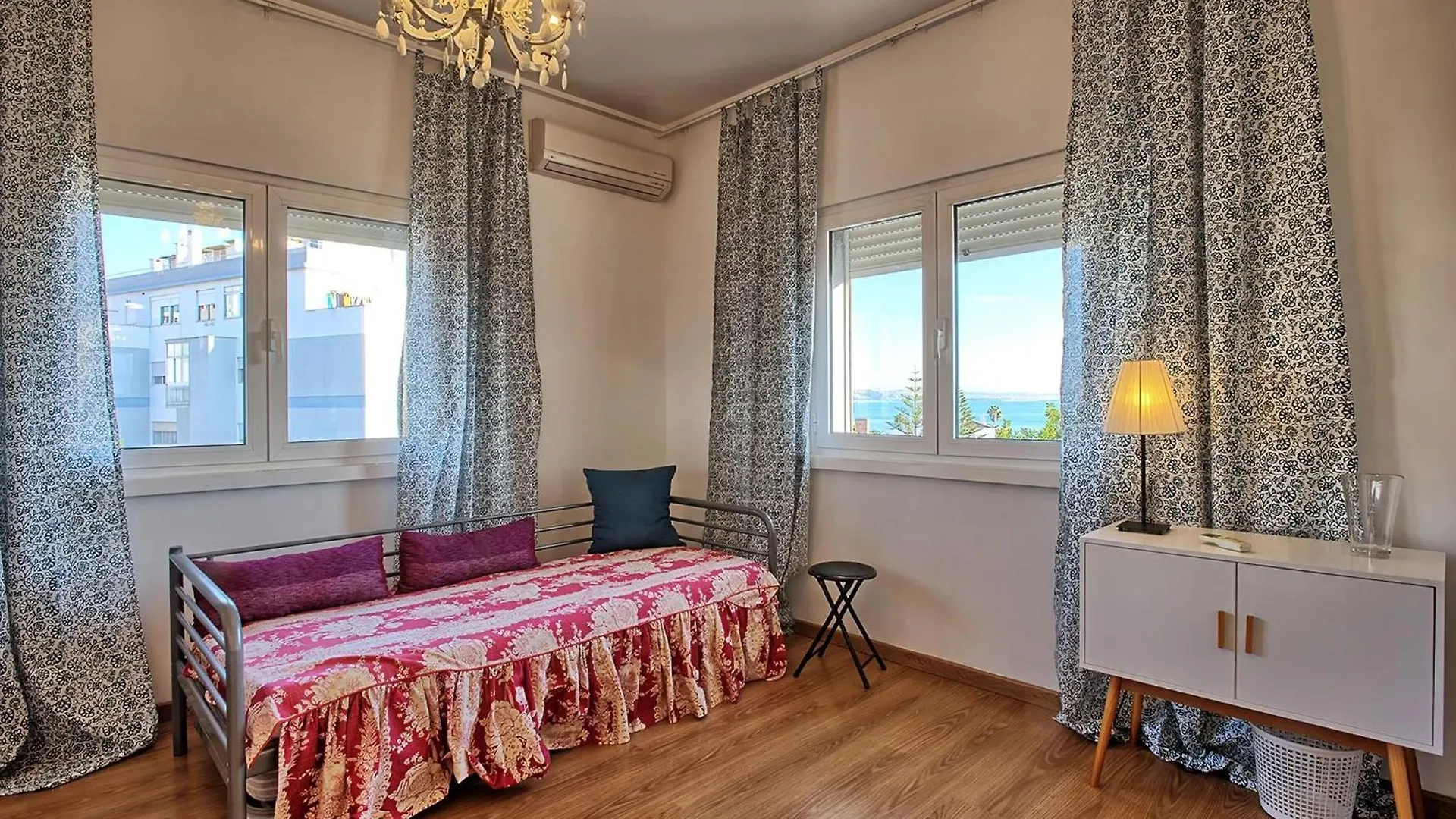 Studio Fuer 7 Personenund 1 Kind In Paco De Arcos, Regiao De Lisboa Costa Do Estoril
