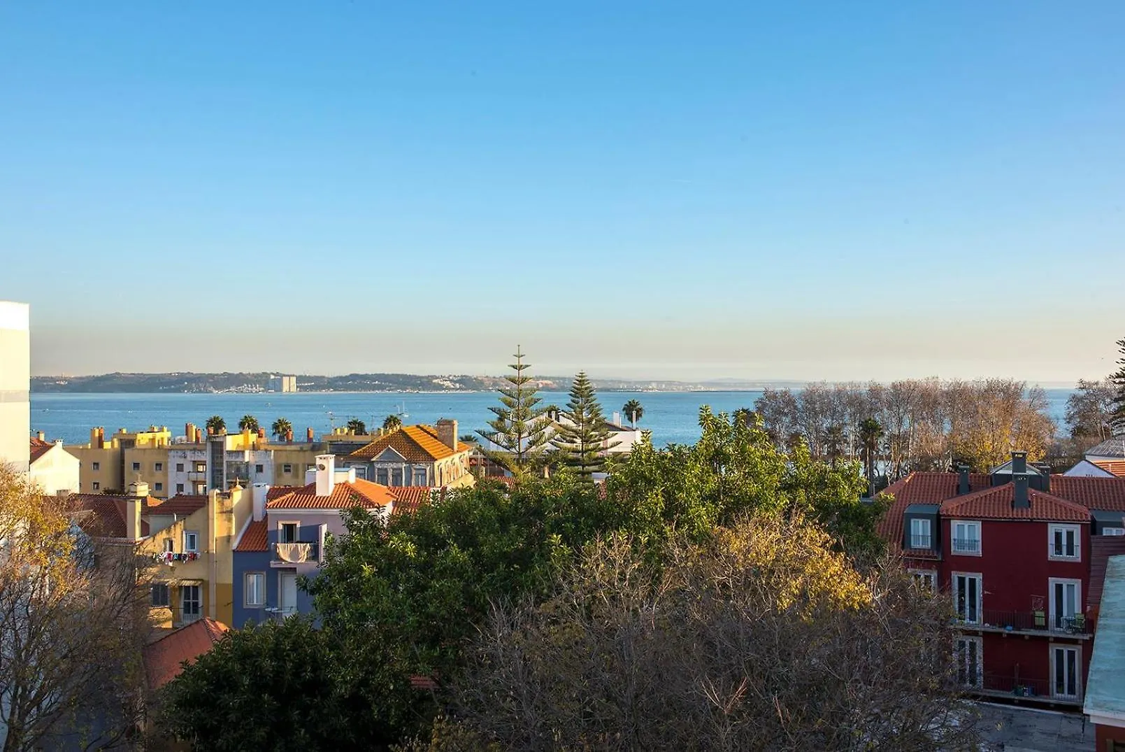 Apartment Studio Fuer 7 Personenund 1 Kind In Paco De Arcos, Regiao De Lisboa Costa Do Estoril