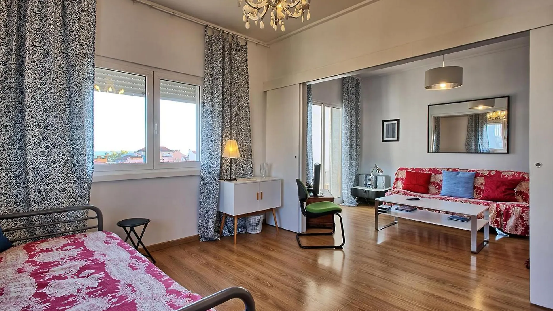 Apartment Studio Fuer 7 Personenund 1 Kind In Paco De Arcos, Regiao De Lisboa Costa Do Estoril