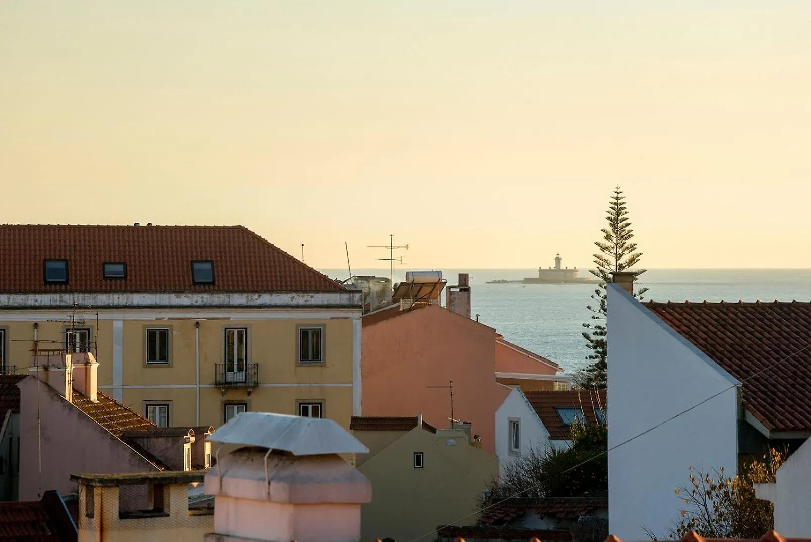 Studio Fuer 7 Personenund 1 Kind In Paco De Arcos, Regiao De Lisboa Costa Do Estoril Apartment