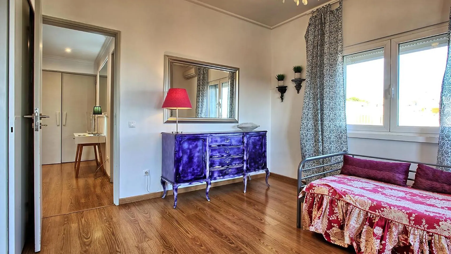 Apartment Studio Fuer 7 Personenund 1 Kind In Paco De Arcos, Regiao De Lisboa Costa Do Estoril