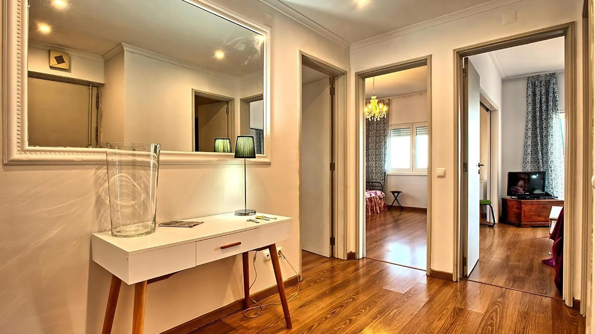 Apartment Studio Fuer 7 Personenund 1 Kind In Paco De Arcos, Regiao De Lisboa Costa Do Estoril