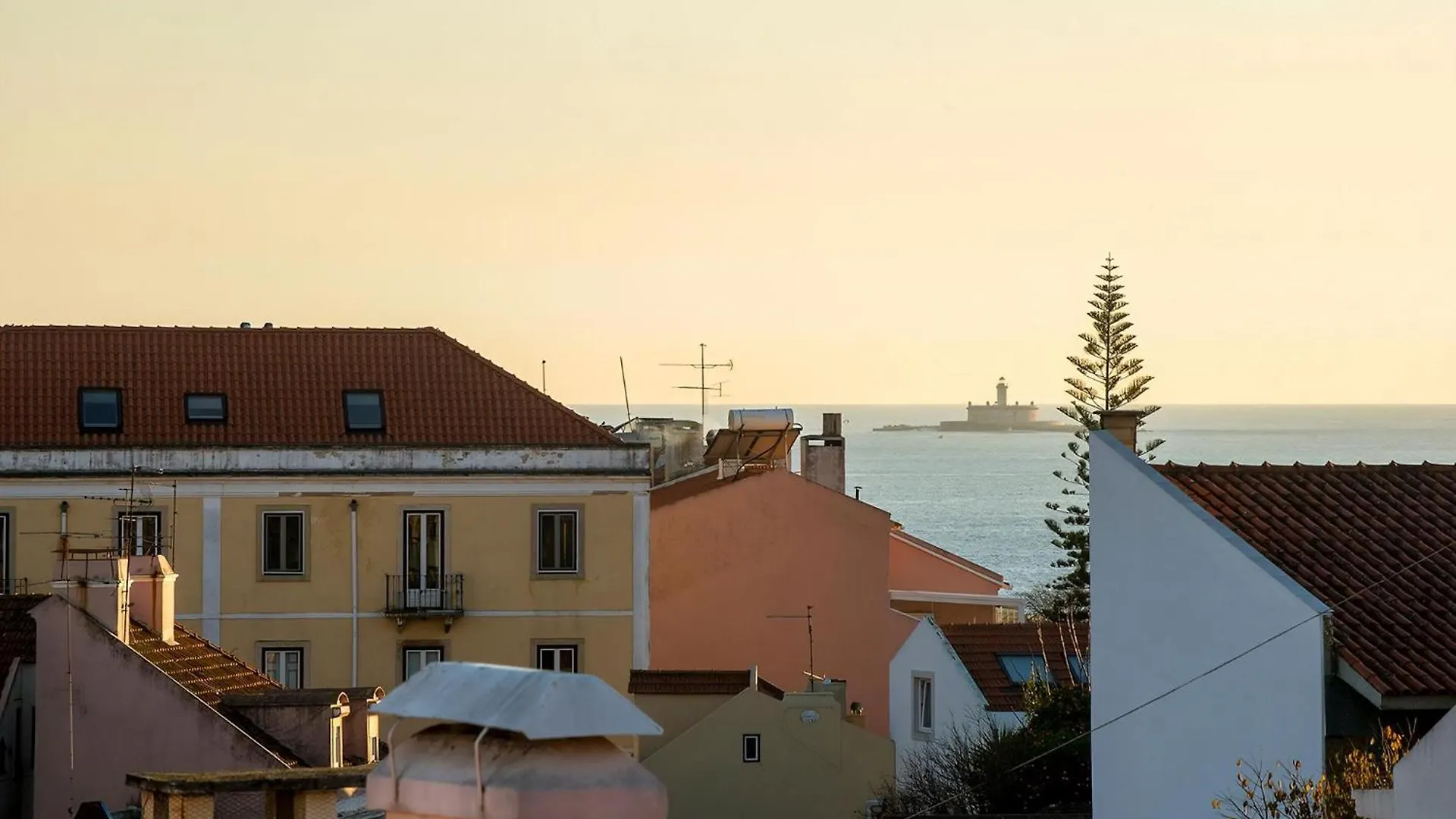 Studio Fuer 7 Personenund 1 Kind In Paco De Arcos, Regiao De Lisboa Costa Do Estoril Apartment