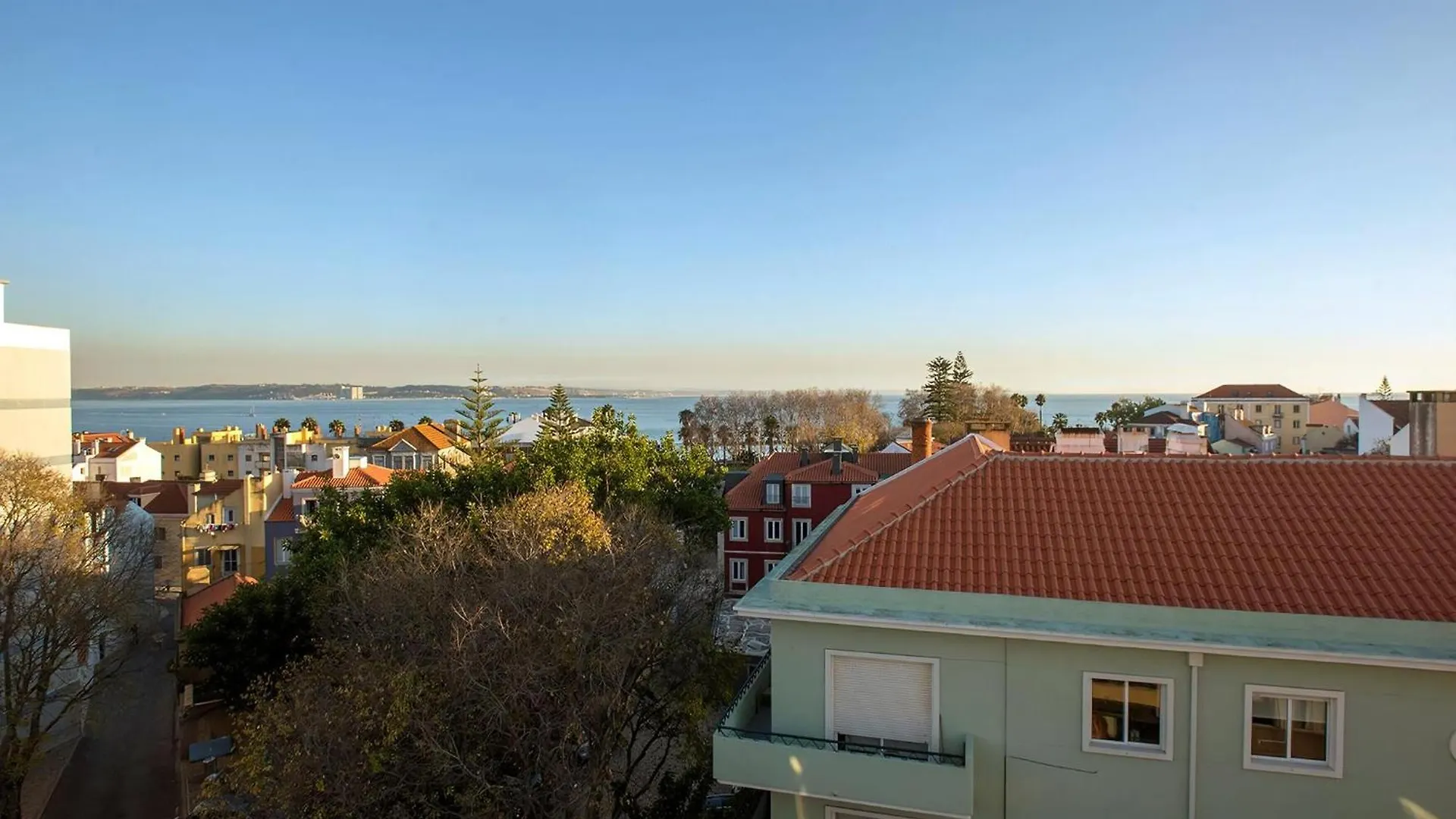 Apartment Studio Fuer 7 Personenund 1 Kind In Paco De Arcos, Regiao De Lisboa Costa Do Estoril Portugal